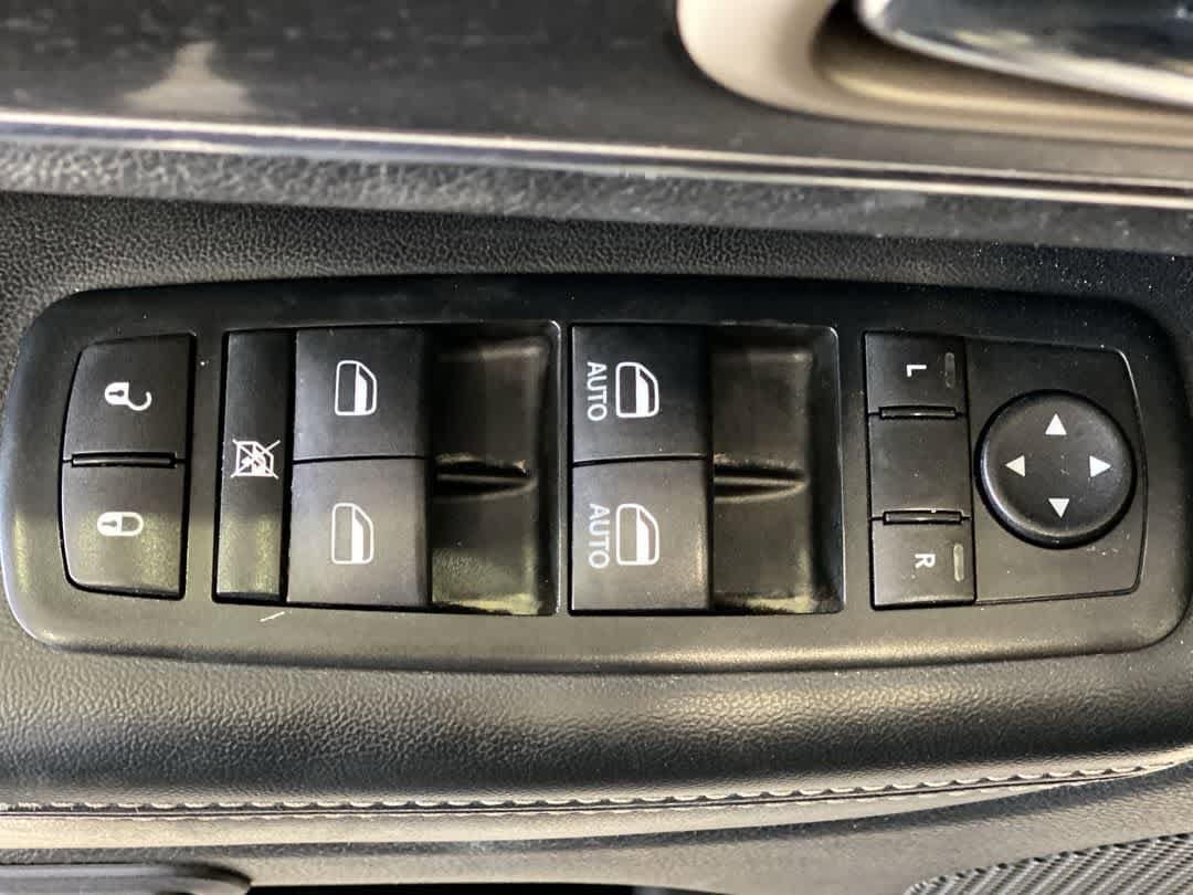 Thumbnail: 2015 Jeep Grand Cherokee - 16