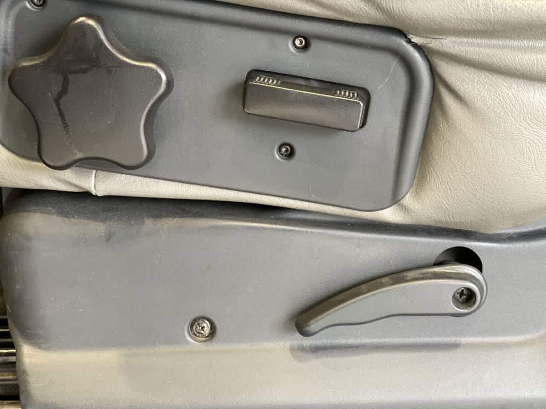 Thumbnail: 2002 Chevrolet Tahoe - 15