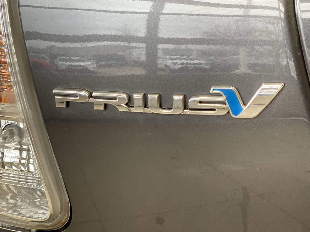 Thumbnail: 2013 Toyota Prius v - 11