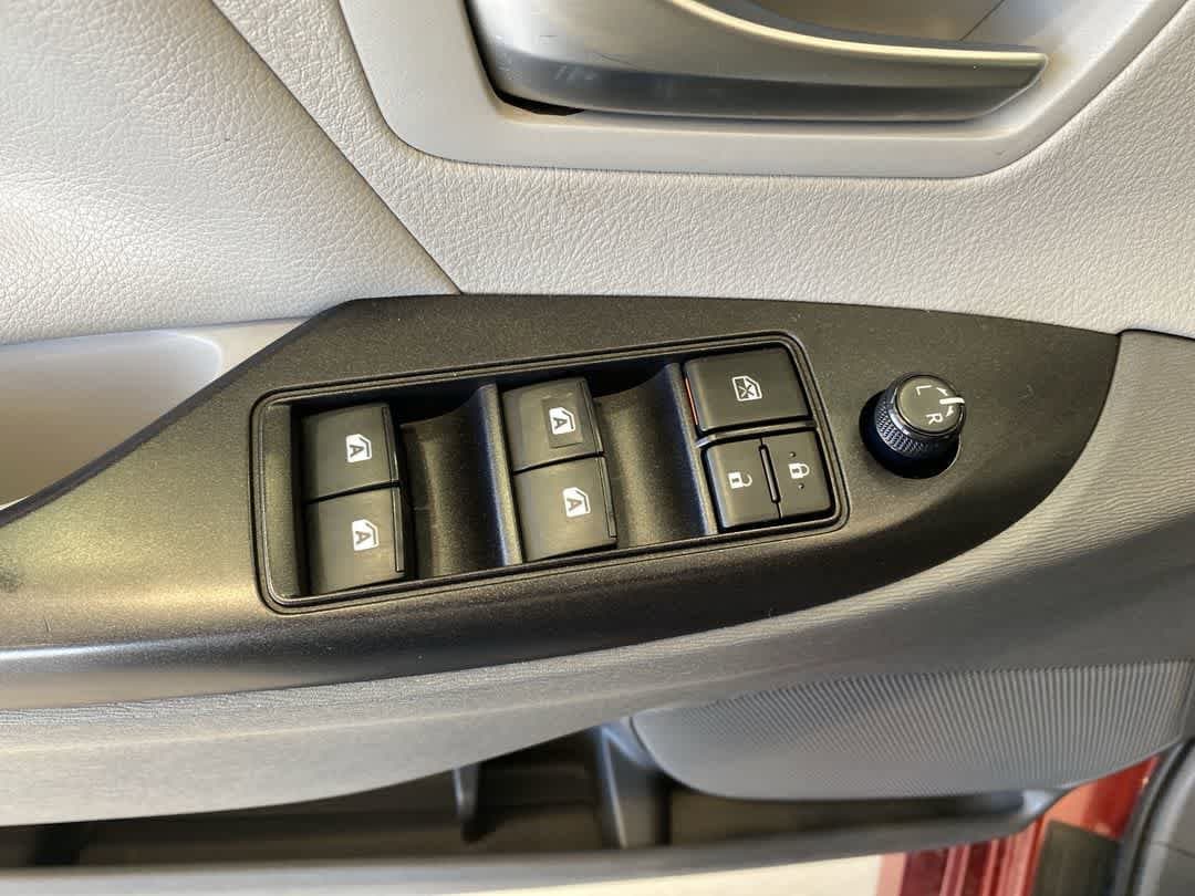 Thumbnail: 2020 Toyota Sienna - 15
