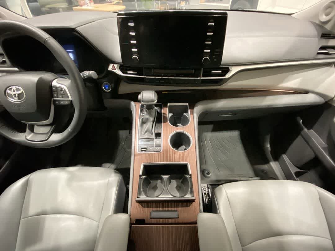 Thumbnail: 2024 Toyota Sienna - 24