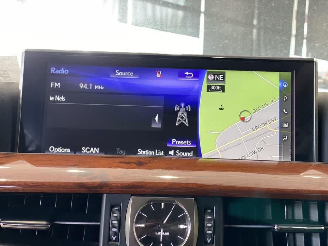 2017 Lexus LX 570 - Photo 18