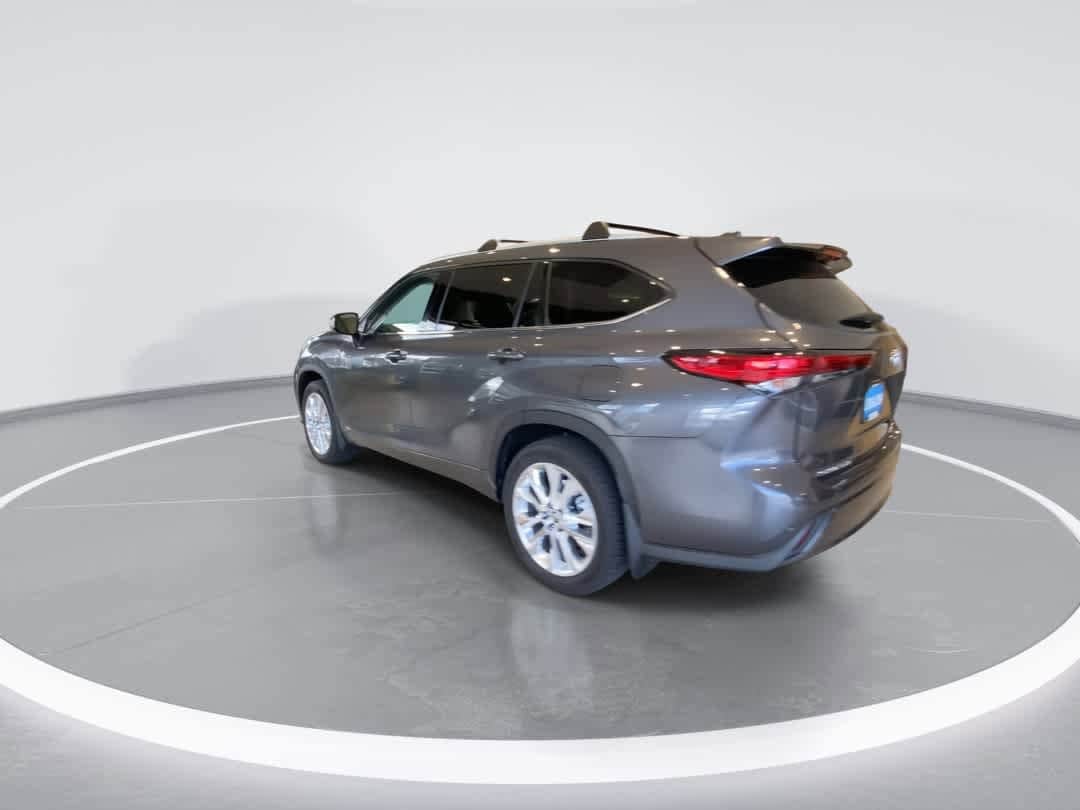 Thumbnail: 2023 Toyota Highlander - 6