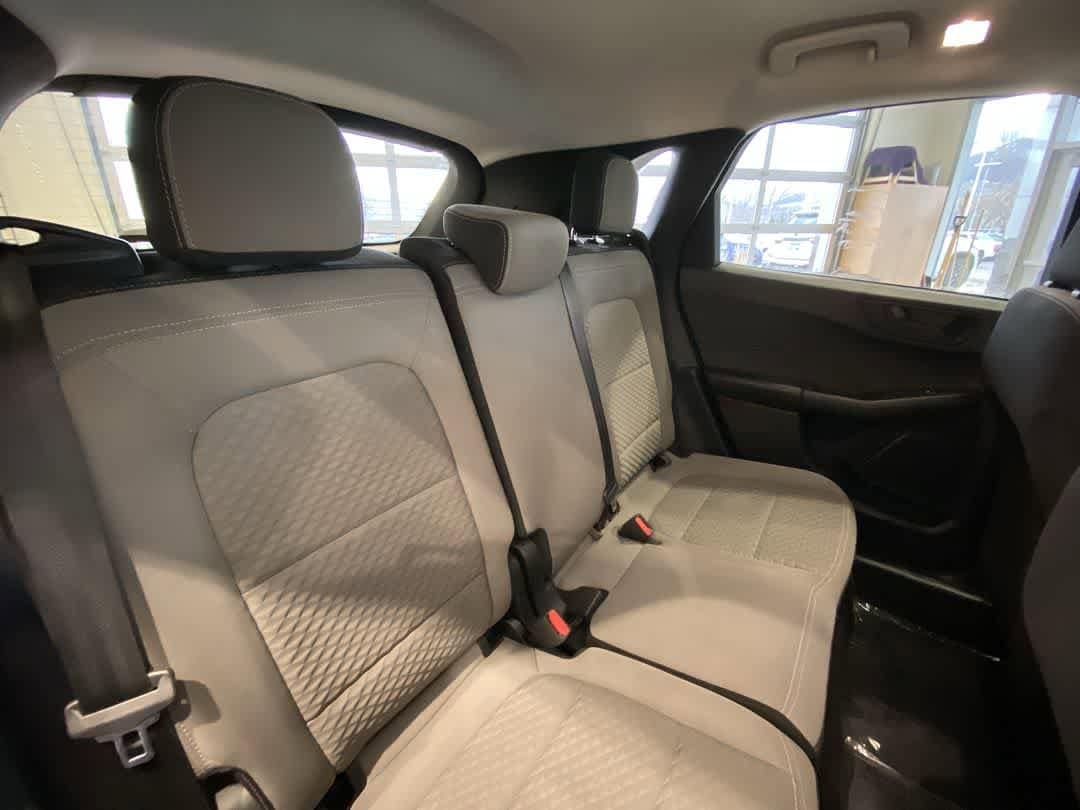 Thumbnail: 2022 Ford Escape - 24