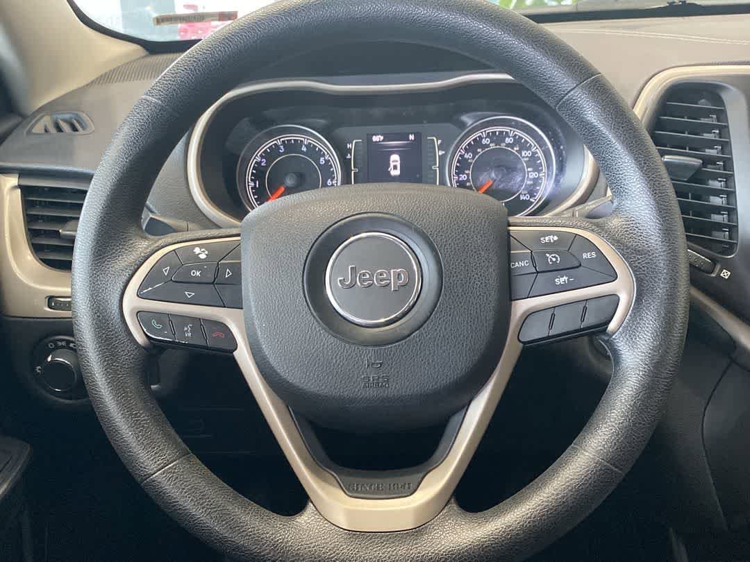 Thumbnail: 2015 Jeep Cherokee - 17