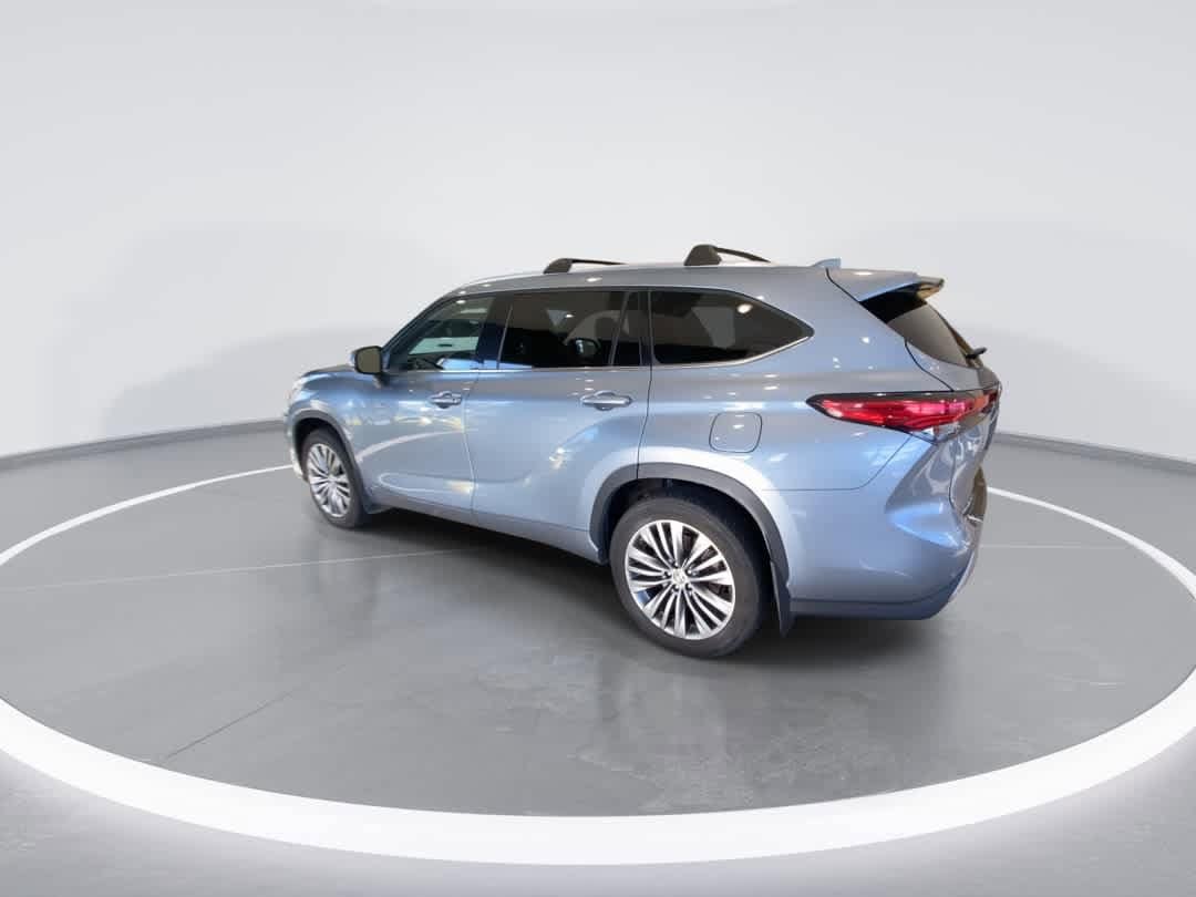 Thumbnail: 2021 Toyota Highlander - 6
