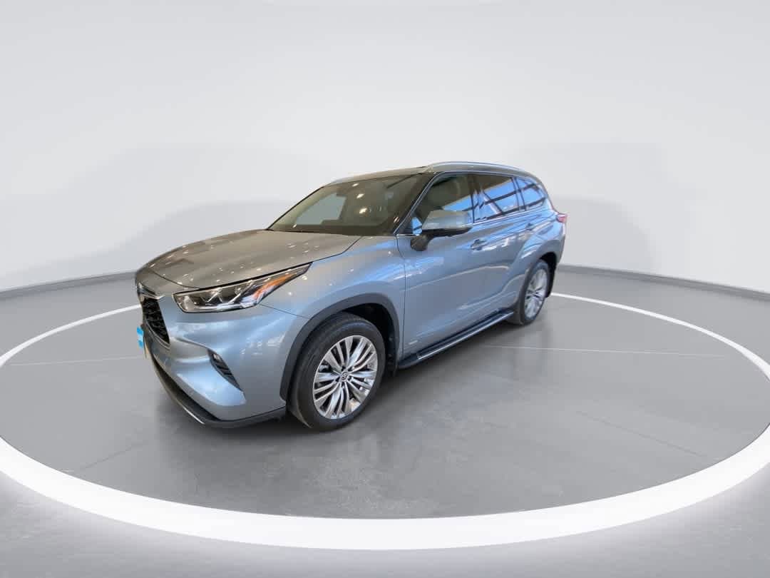 Thumbnail: 2023 Toyota Highlander - 4