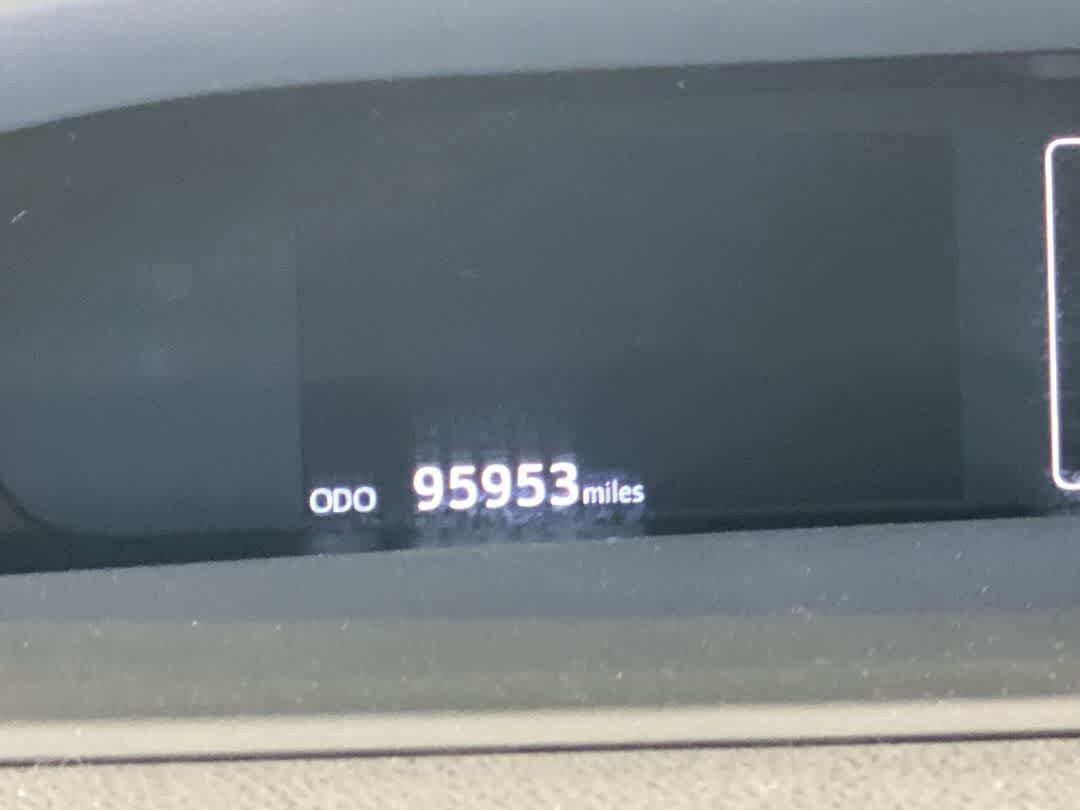 2016 Toyota Prius Three Touring 17