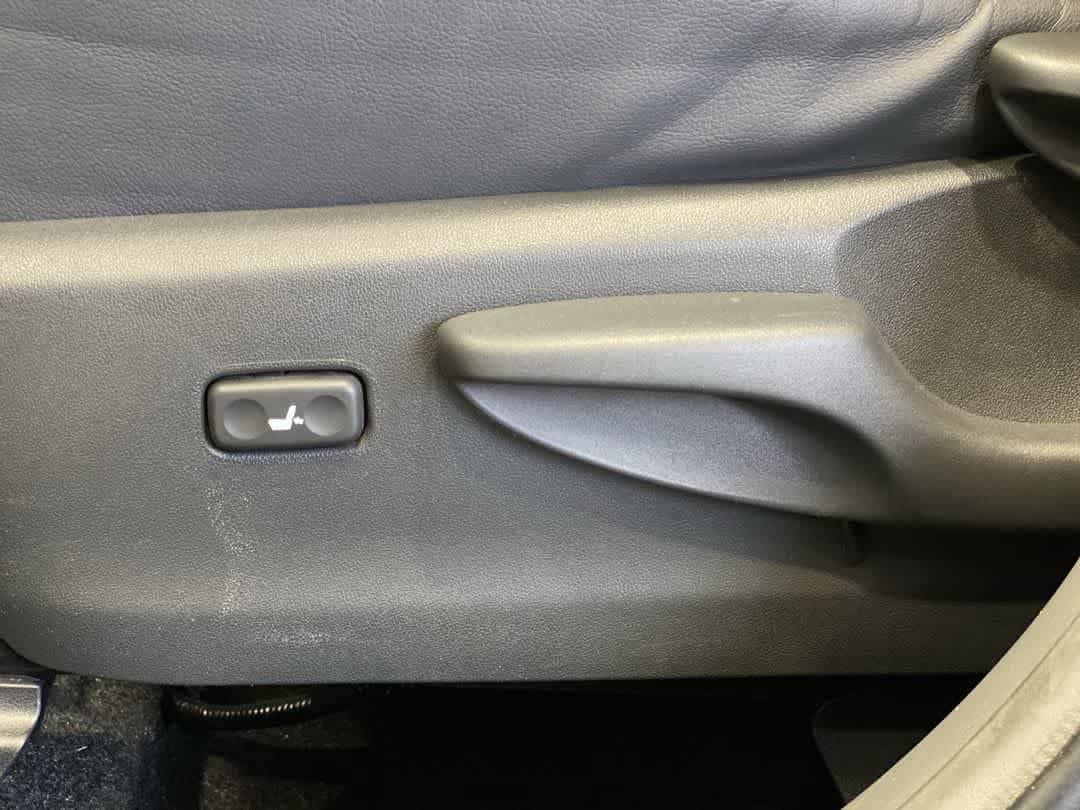 Thumbnail: 2013 Toyota Prius v - 15