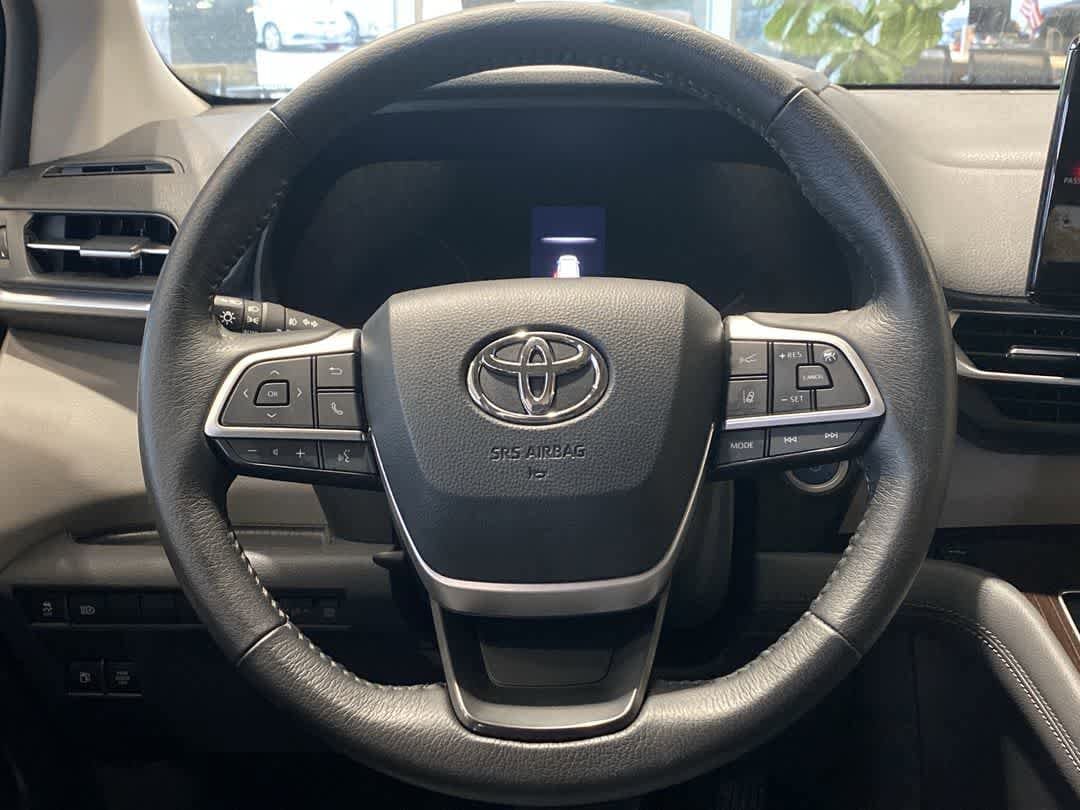 Thumbnail: 2021 Toyota Sienna - 17