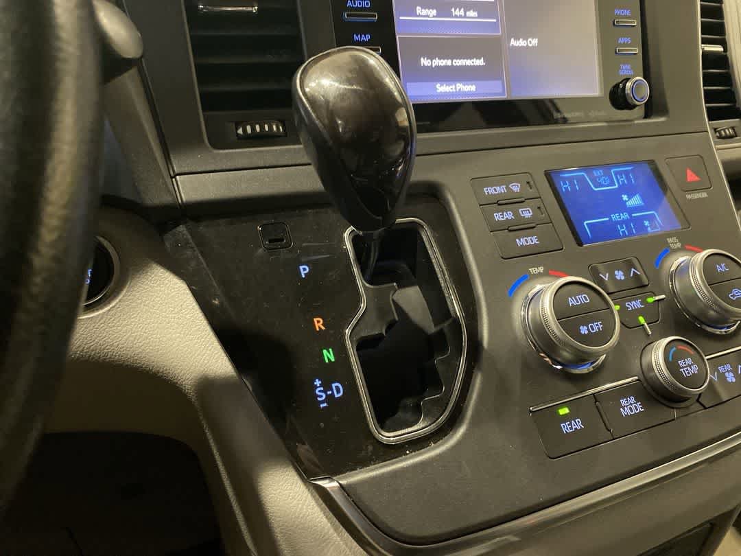 Thumbnail: 2019 Toyota Sienna - 19