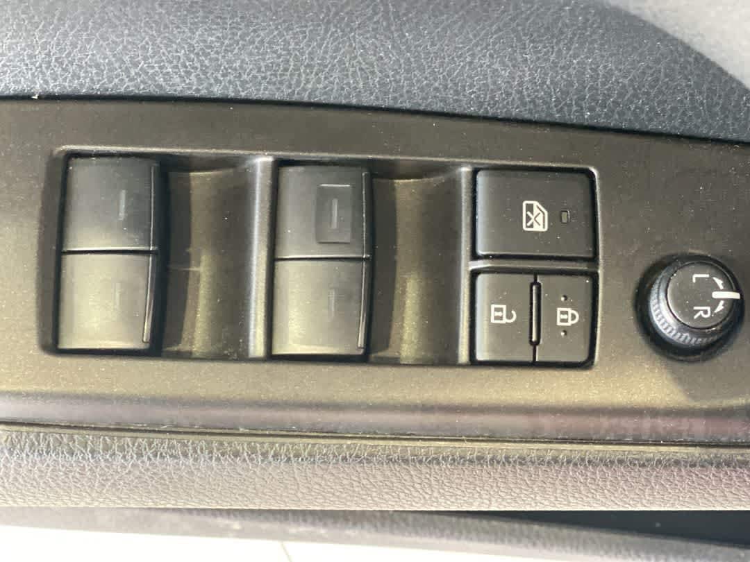 2023 Toyota Camry SE - Photo 16