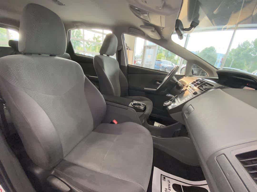 Thumbnail: 2012 Toyota Prius v - 25