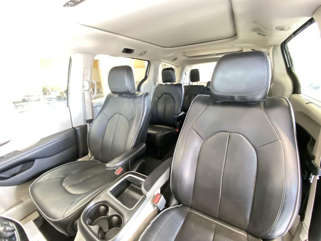 Thumbnail: 2018 Chrysler Pacifica - 14
