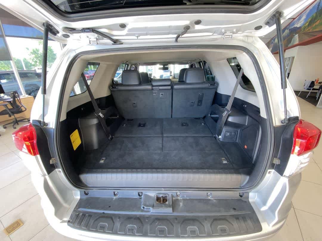 Thumbnail: 2011 Toyota 4Runner - 27