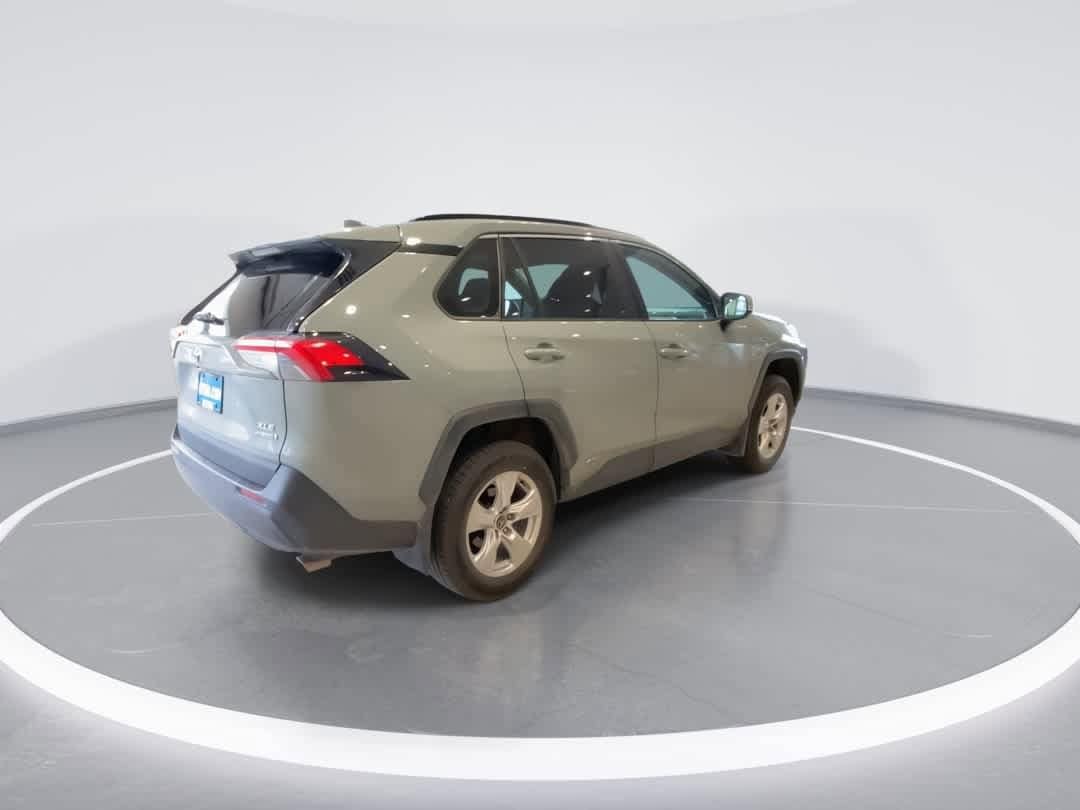 Thumbnail: 2021 Toyota RAV4 - 8