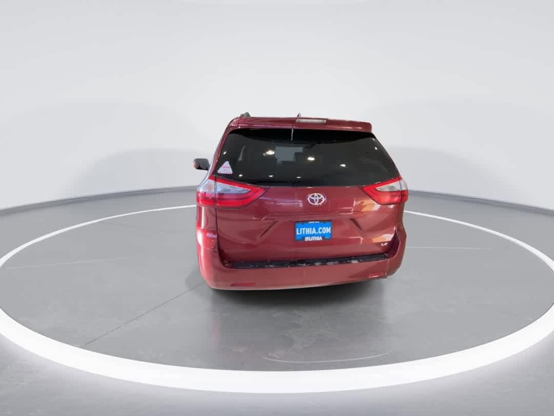 Thumbnail: 2020 Toyota Sienna - 7