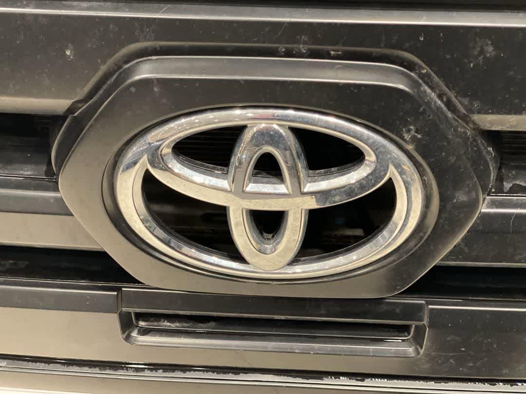 Thumbnail: 2017 Toyota Tacoma - 10