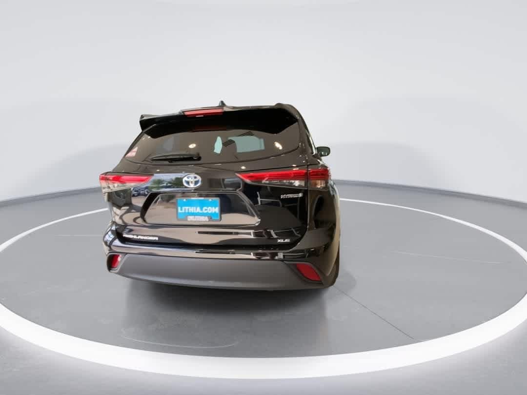 Thumbnail: 2022 Toyota Highlander - 7