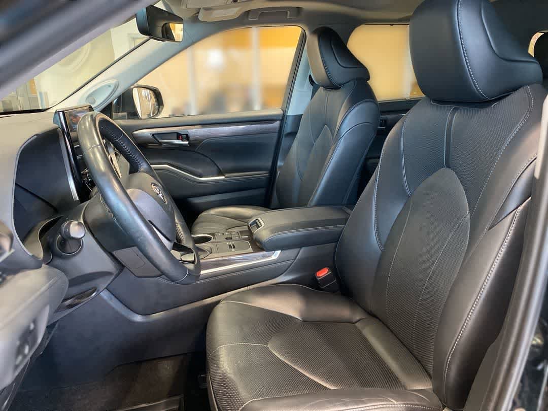 Thumbnail: 2023 Toyota Highlander - 13