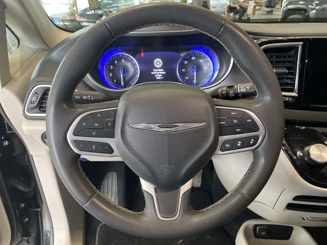 Thumbnail: 2023 Chrysler Pacifica - 16