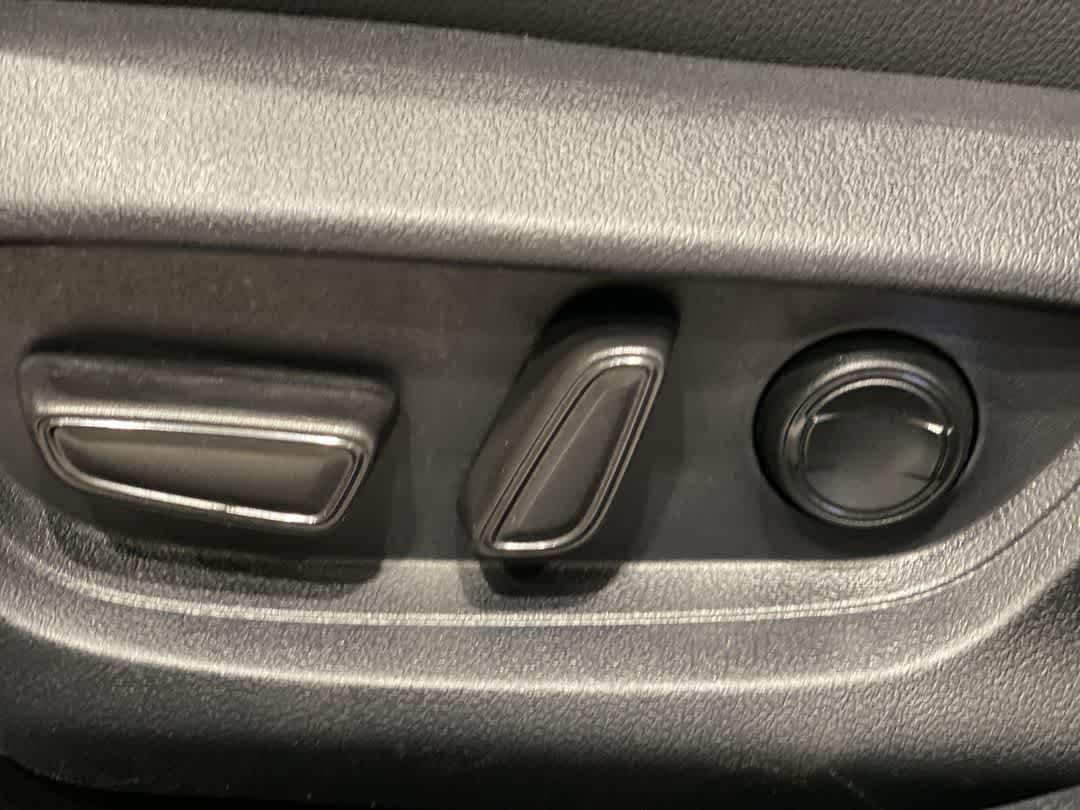 Thumbnail: 2025 Toyota Camry - 15