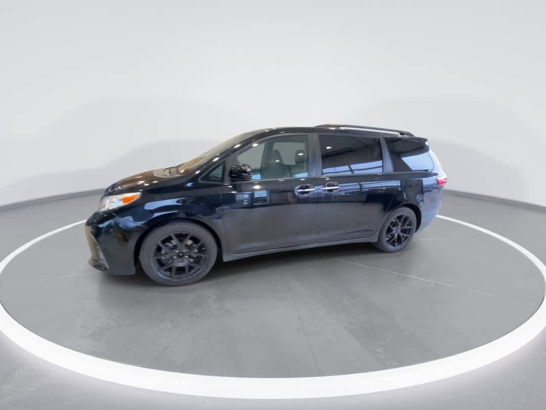 2020 Toyota Sienna XLE photo 4