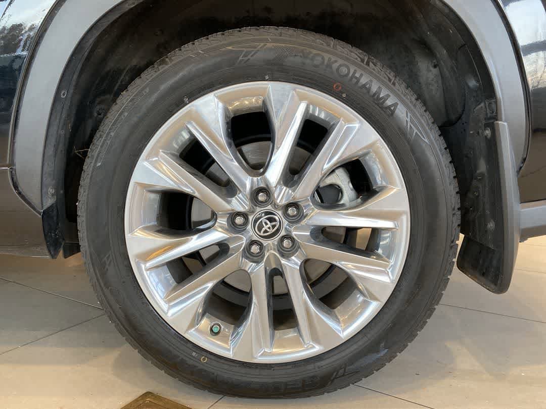 Thumbnail: 2023 Toyota Highlander - 12