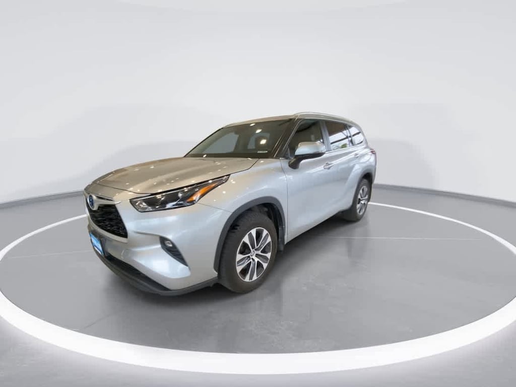 Used 2024 Toyota Highlander Hybrid XLE SUV