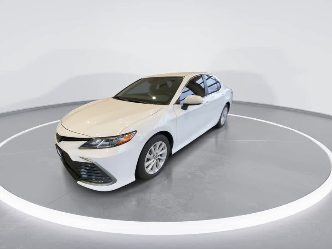 2022 Toyota Camry LE photo 4
