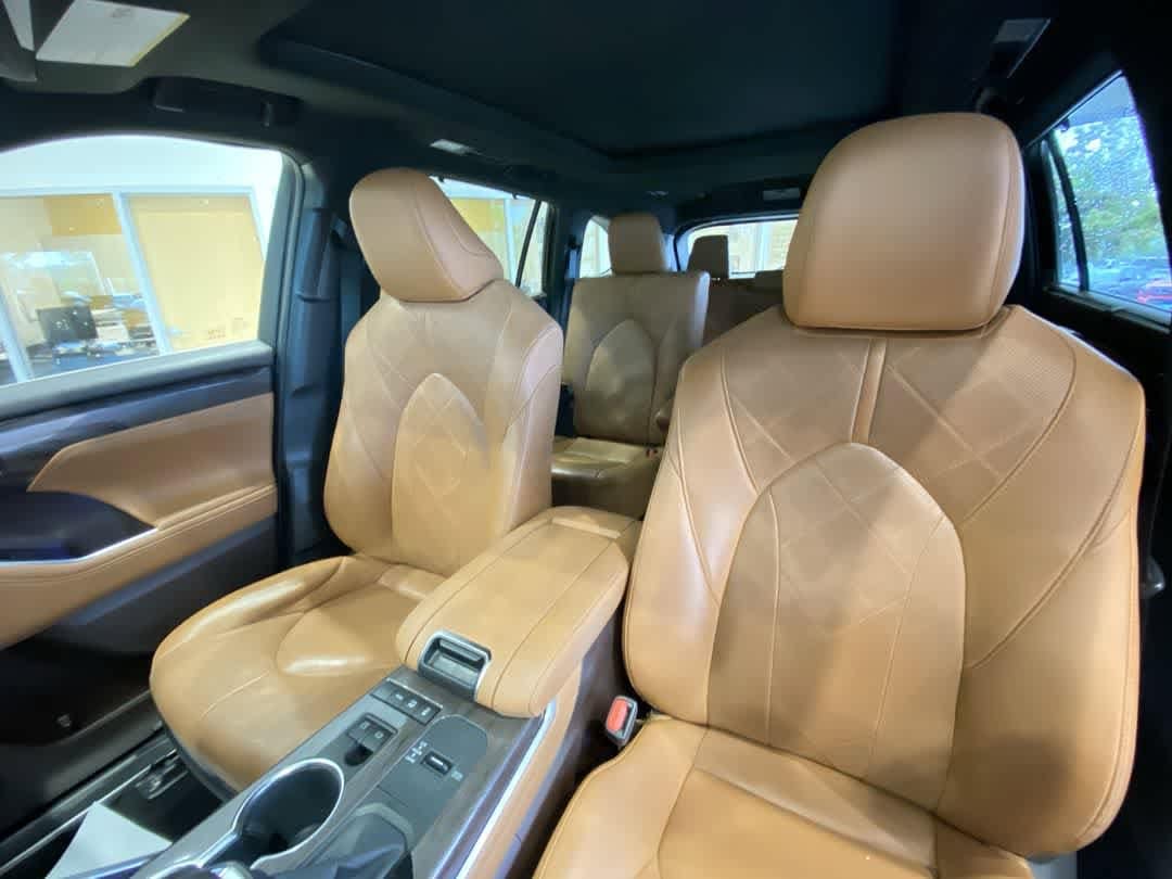 Thumbnail: 2020 Toyota Highlander - 14