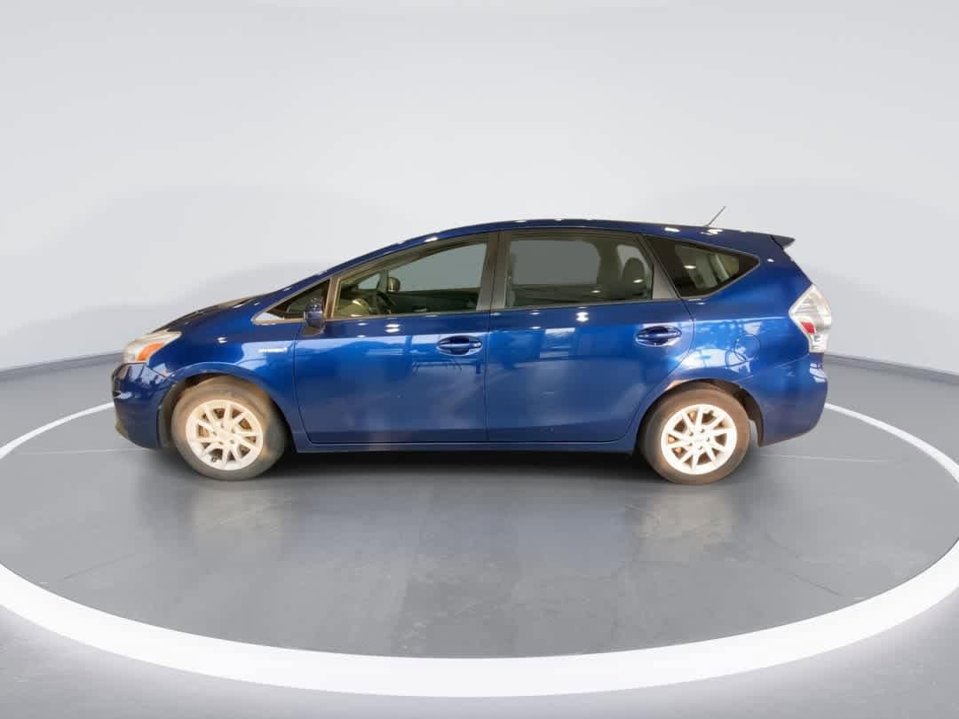 Thumbnail: 2012 Toyota Prius v - 5