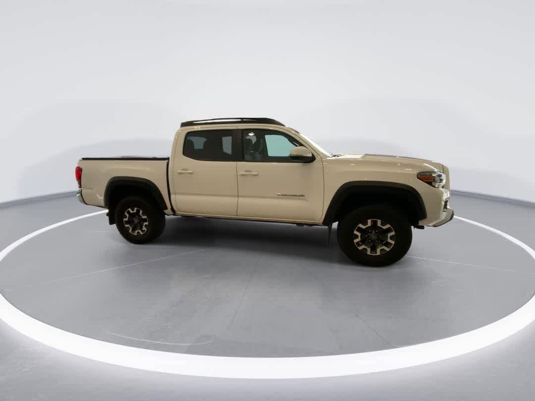 Thumbnail: 2018 Toyota Tacoma - 9
