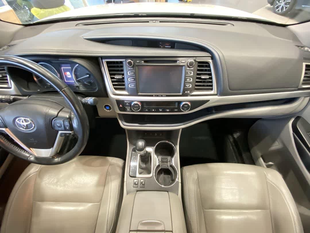 Thumbnail: 2018 Toyota Highlander - 25