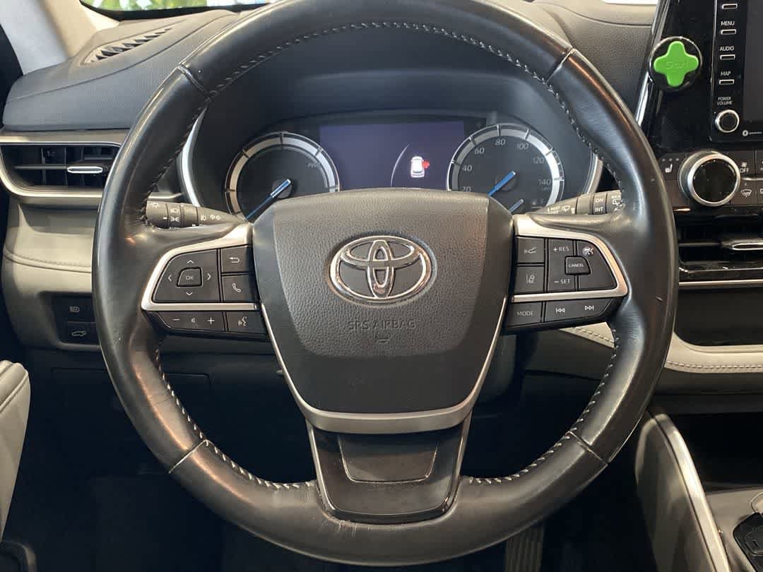 Thumbnail: 2022 Toyota Highlander - 17