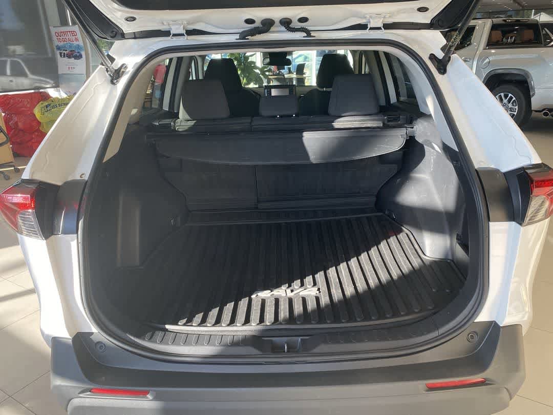 Thumbnail: 2022 Toyota RAV4 - 25