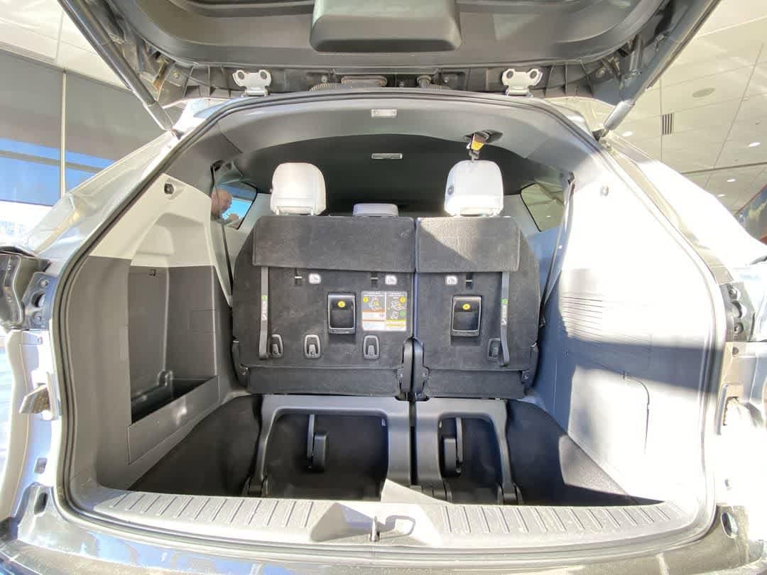 Thumbnail: 2022 Toyota Sienna - 28