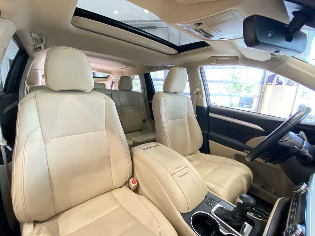 Thumbnail: 2019 Toyota Highlander - 29