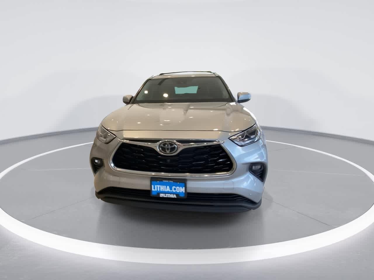 Thumbnail: 2022 Toyota Highlander - 3