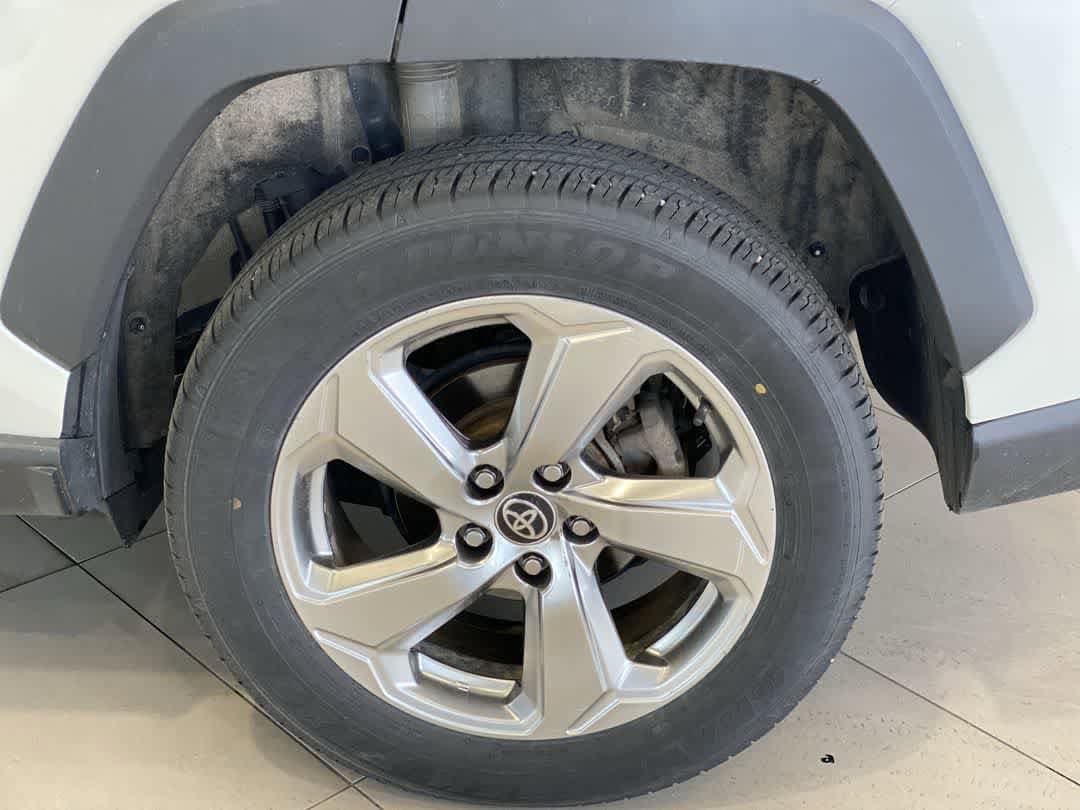 Thumbnail: 2021 Toyota RAV4 - 13