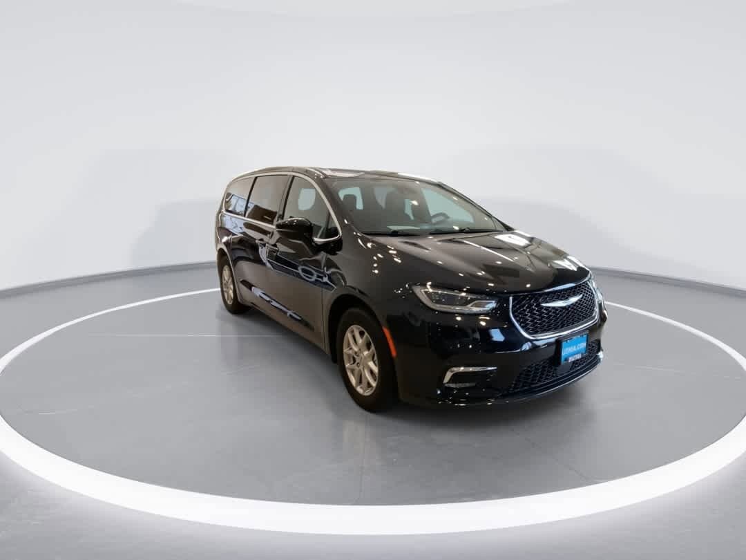 Thumbnail: 2025 Chrysler Pacifica - 2