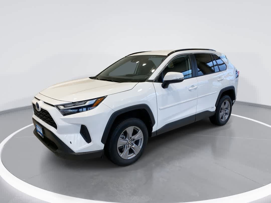 2024 Toyota RAV4 LE's photo