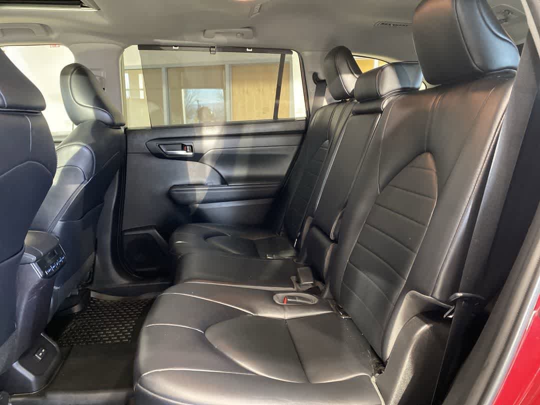 Thumbnail: 2022 Toyota Highlander - 22