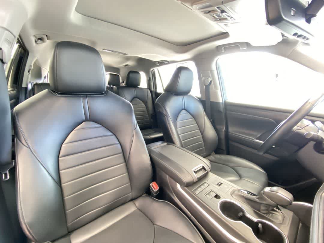Thumbnail: 2022 Toyota Highlander - 28