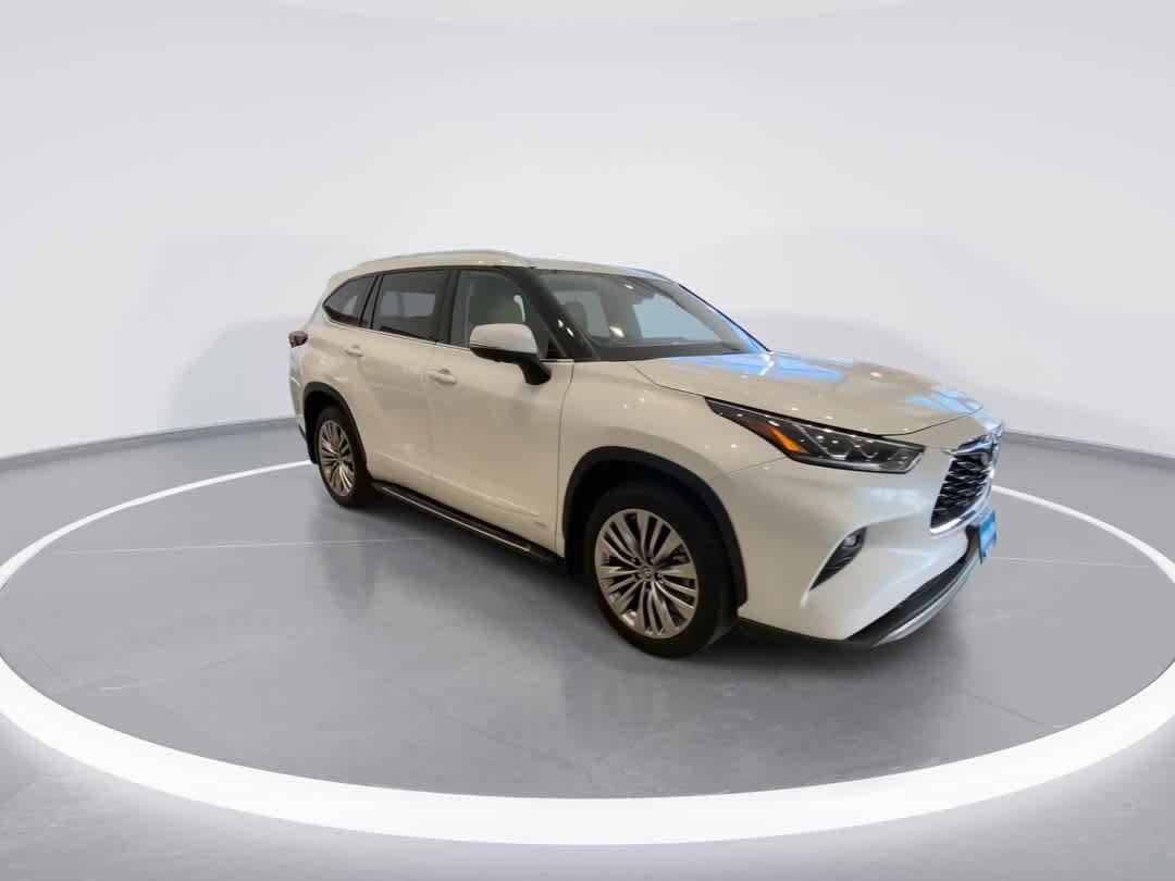 Thumbnail: 2024 Toyota Highlander - 2