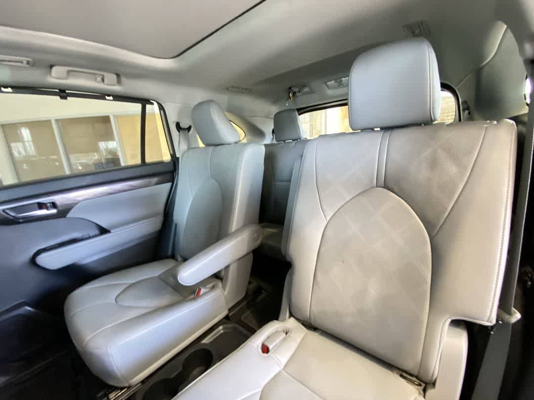 Thumbnail: 2023 Toyota Highlander - 25
