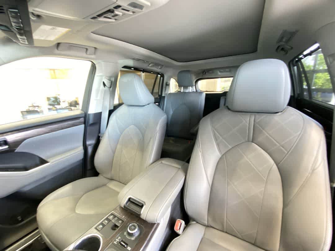Thumbnail: 2023 Toyota Highlander - 14