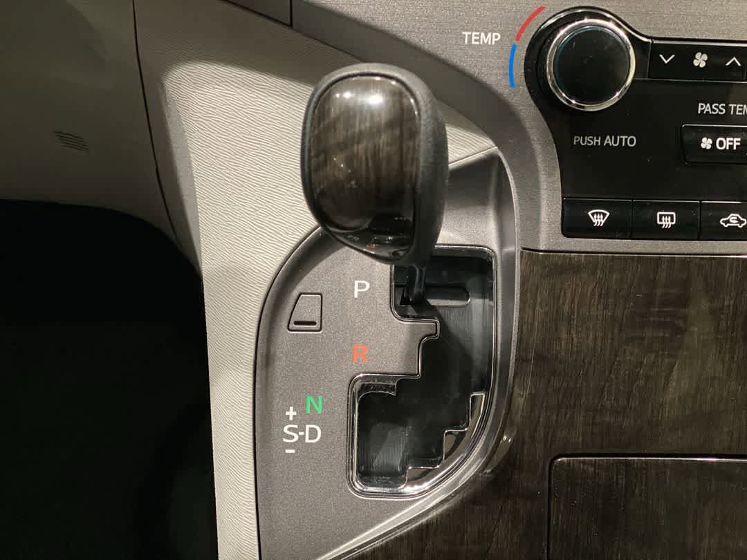 Thumbnail: 2015 Toyota Venza - 21