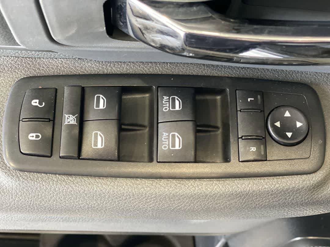 Thumbnail: 2020 RAM 1500 Classic - 16