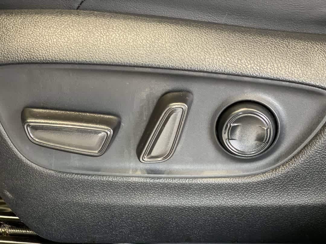 Thumbnail: 2022 Toyota RAV4 - 15